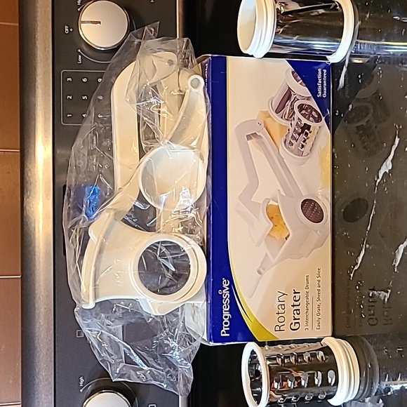 5 Pc. Bundle=Oneida  Silverware/Cutting Board/Grater/Thermometer/Corn Holders - Picture 7 of 11